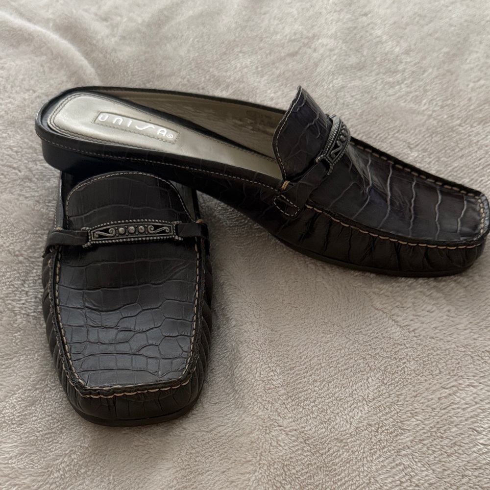 Brown  Crocodile Pattern Women’s Loafers size 9B Unisa